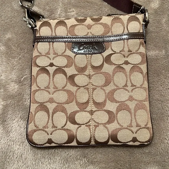 Like new COACH Cross Body Bag. Used once, no tears or stains. - Picture 3 of 11